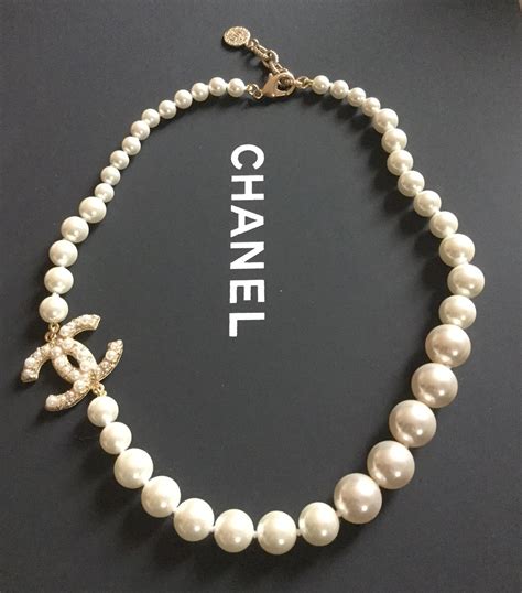 chanel pearl necklace short